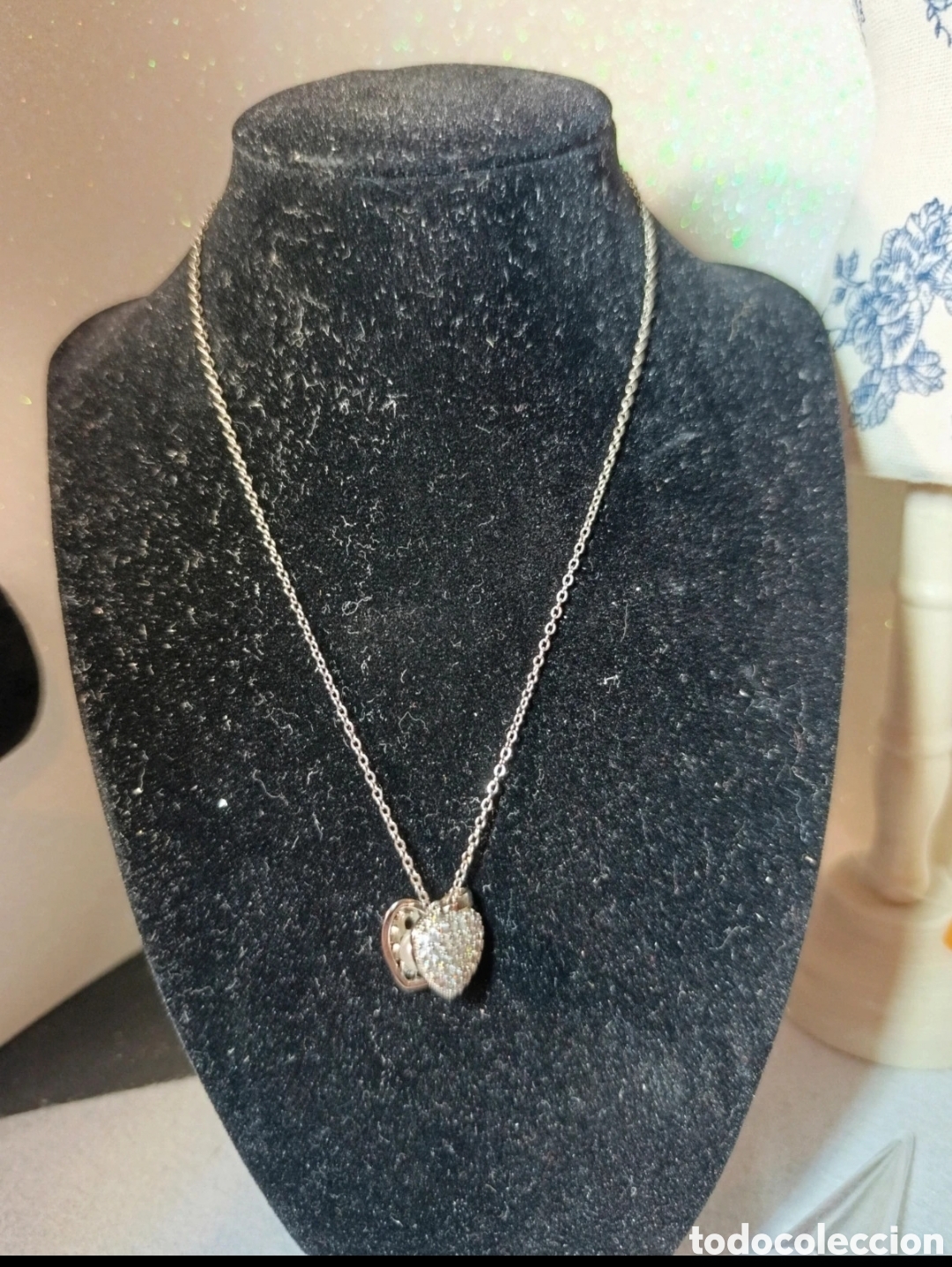 Joyeria: Collar acero plateado con dos corazones con circonitas y perla sint&eacute;tica 48 cms
