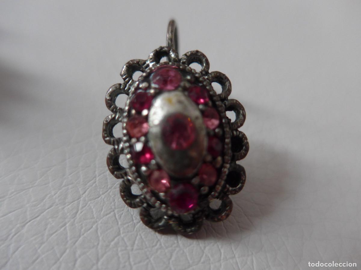 Joyeria: PENDIENTE DE METAL CON ADORNOS