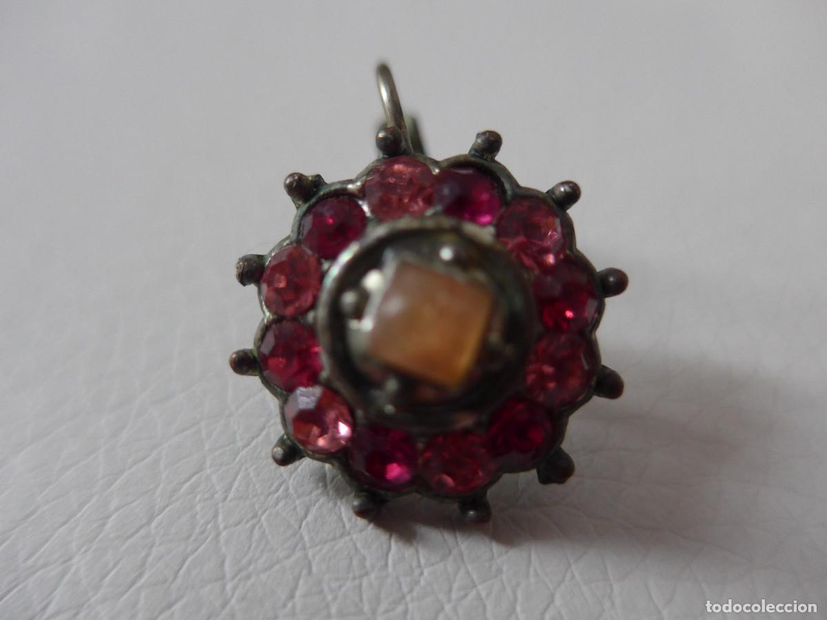 Joyeria: PENDIENTE DE METAL CON ADORNOS