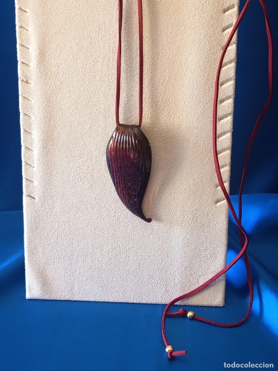 Joyeria: COLGANTE DE CRISTAL DE MURANO EN NEGRO Y DETALLES EN ROJO