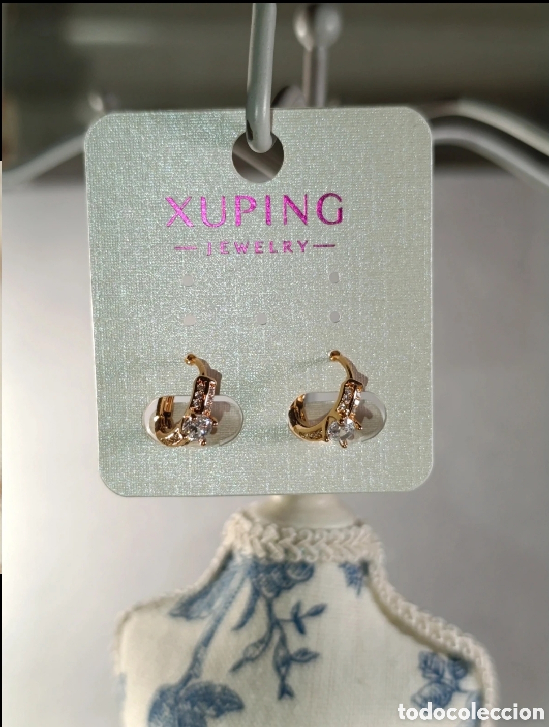 Joyeria: Pendientes argolla oro laminado y circonitas. Xuping