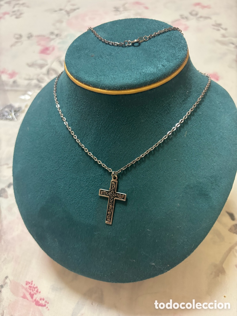 Joyeria: Cadena con cruz plateada