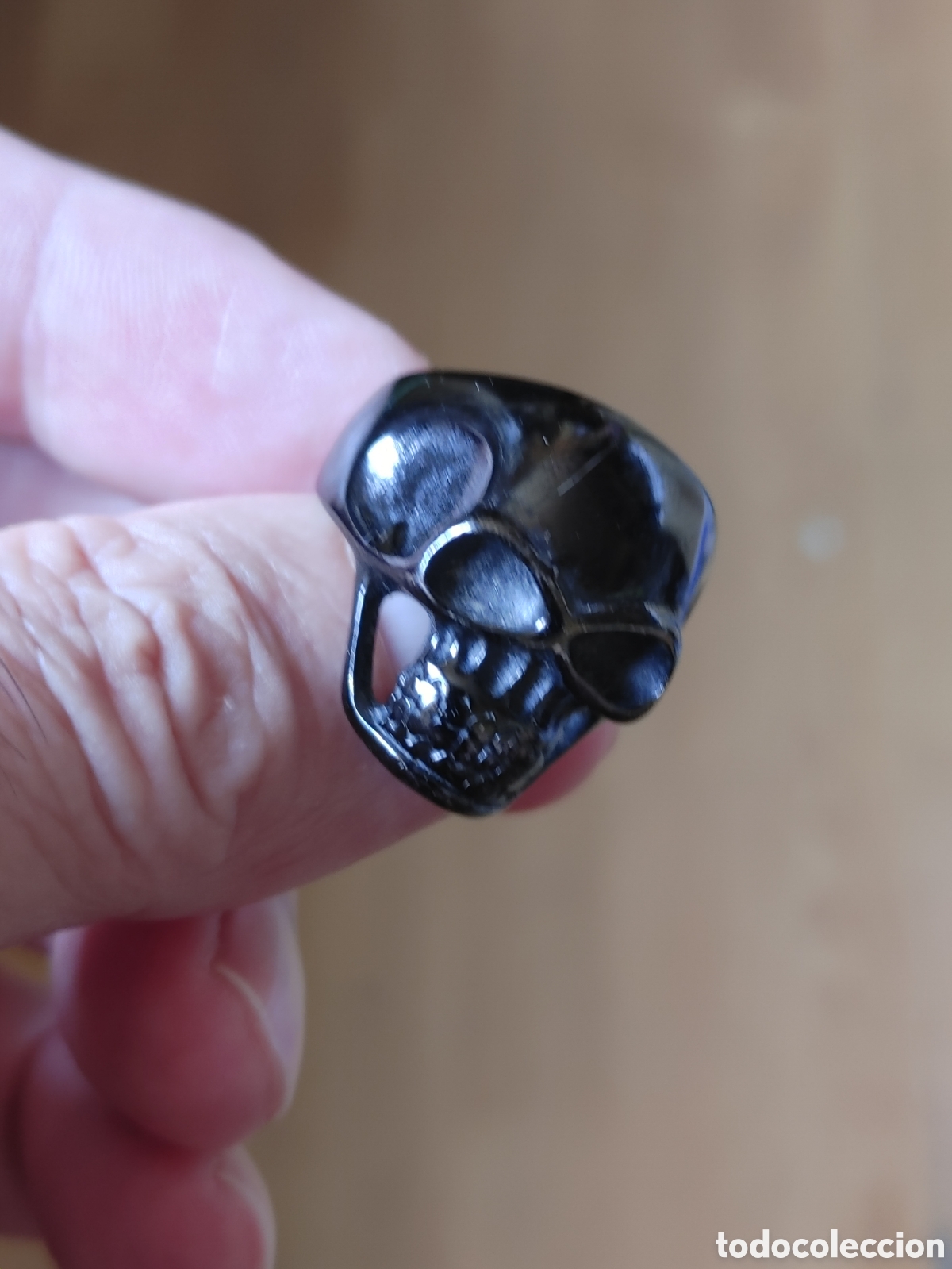 Joyeria: Anillo de metal con calavera. - Foto 2
