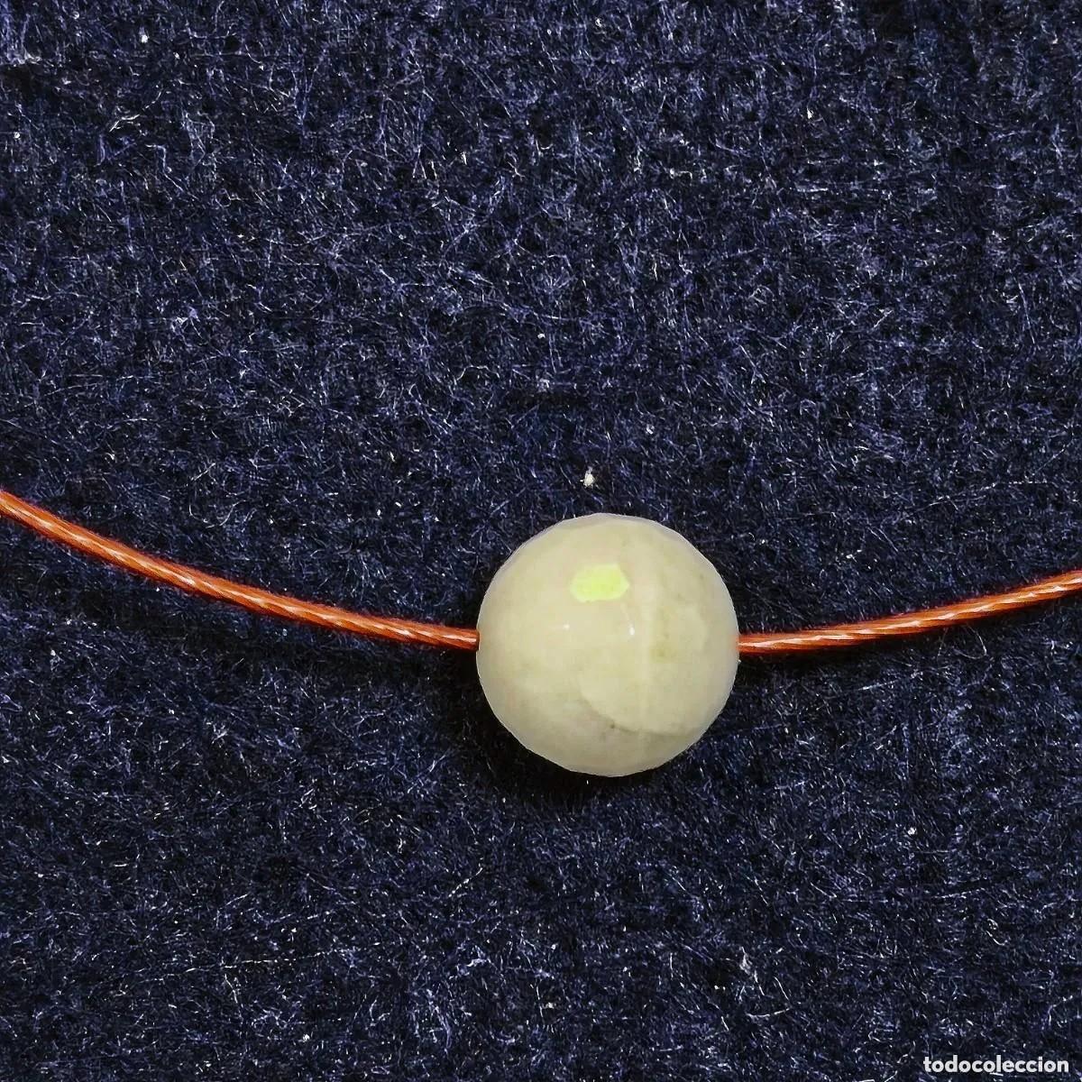 Jewelry: GARGANTILLA DE AGATA BLANCA VERDOSA EN BOLA FACETADA 12 MM Y ACERO ROJO 45 CMS. CIERRE DE ROSCA