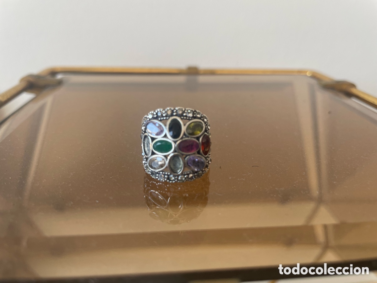 Joyeria: anillo de bisuter&iacute;a en color plateado con cristales