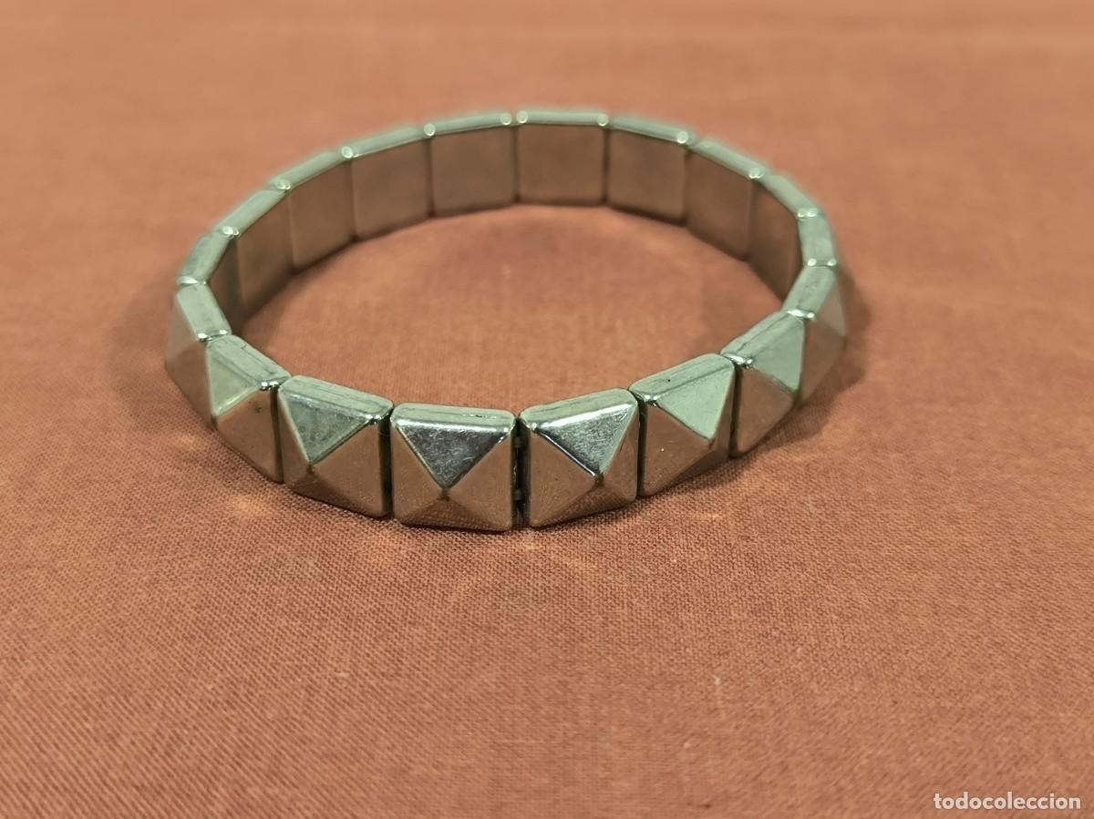 Joaillerie: Pulsera El&aacute;stica De Tachuelas Piramidales Plateada &ndash; Bisuter&iacute;a Rockera, Talla Vers&aacute;til