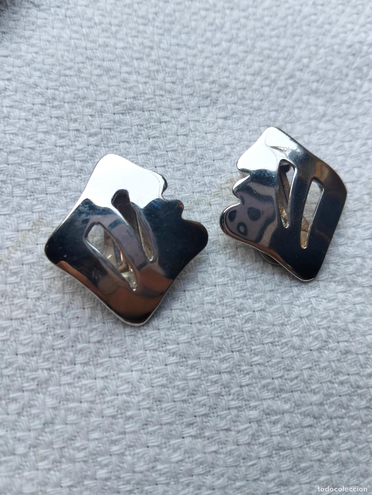 Schmuck: Pareja de pendientes de metal color plateado de pinza vintage bisuter&iacute;a