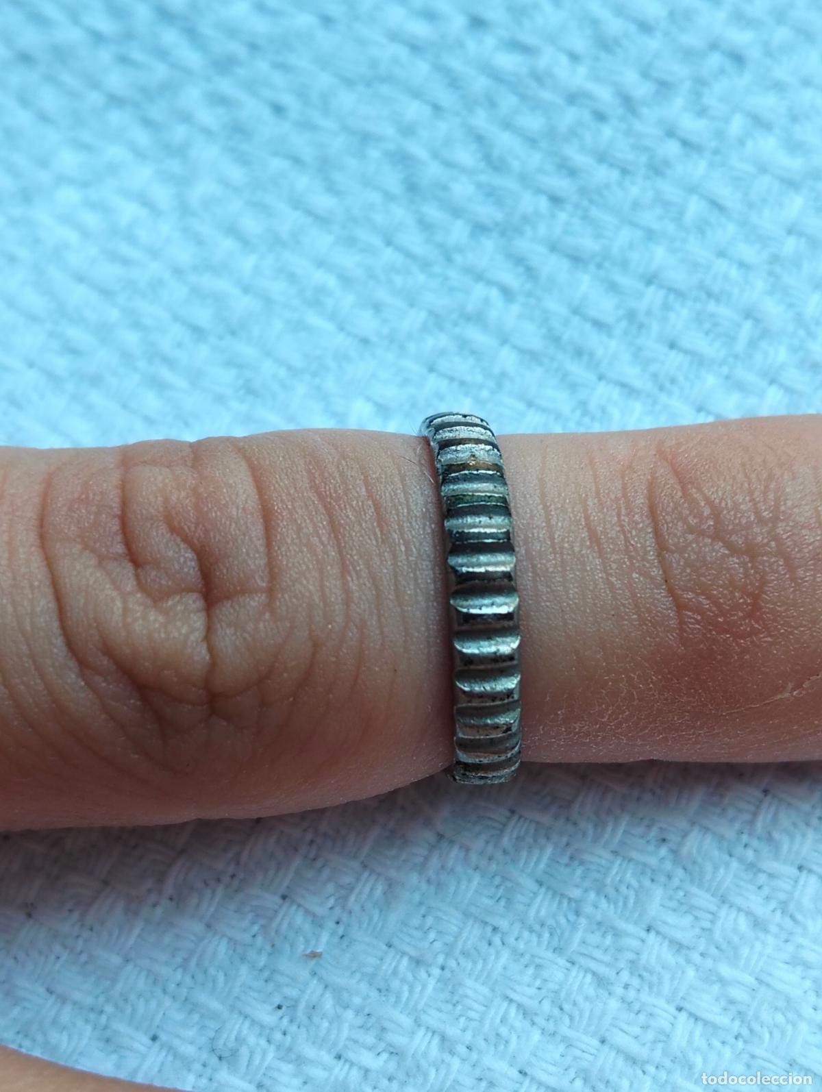 Schmuck: Anillo antiguo de metal color plateado peque&ntilde;o bisuter&iacute;a