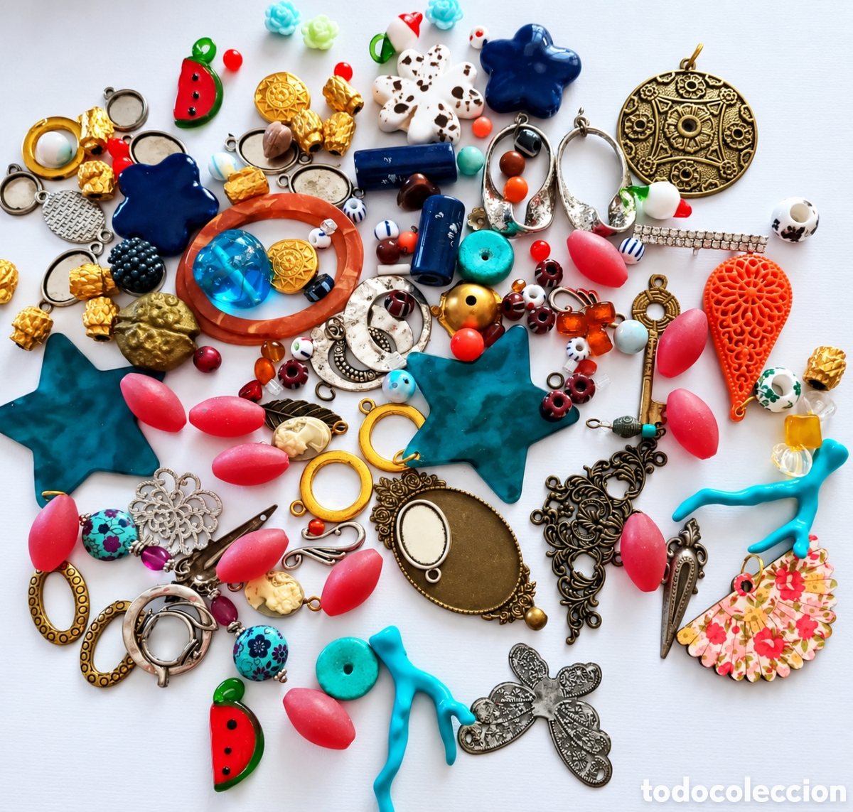 Joyeria: Super lote de abalorios cuentas, colgantes, pendientes,piezas de Bisuter&iacute;a vintage
