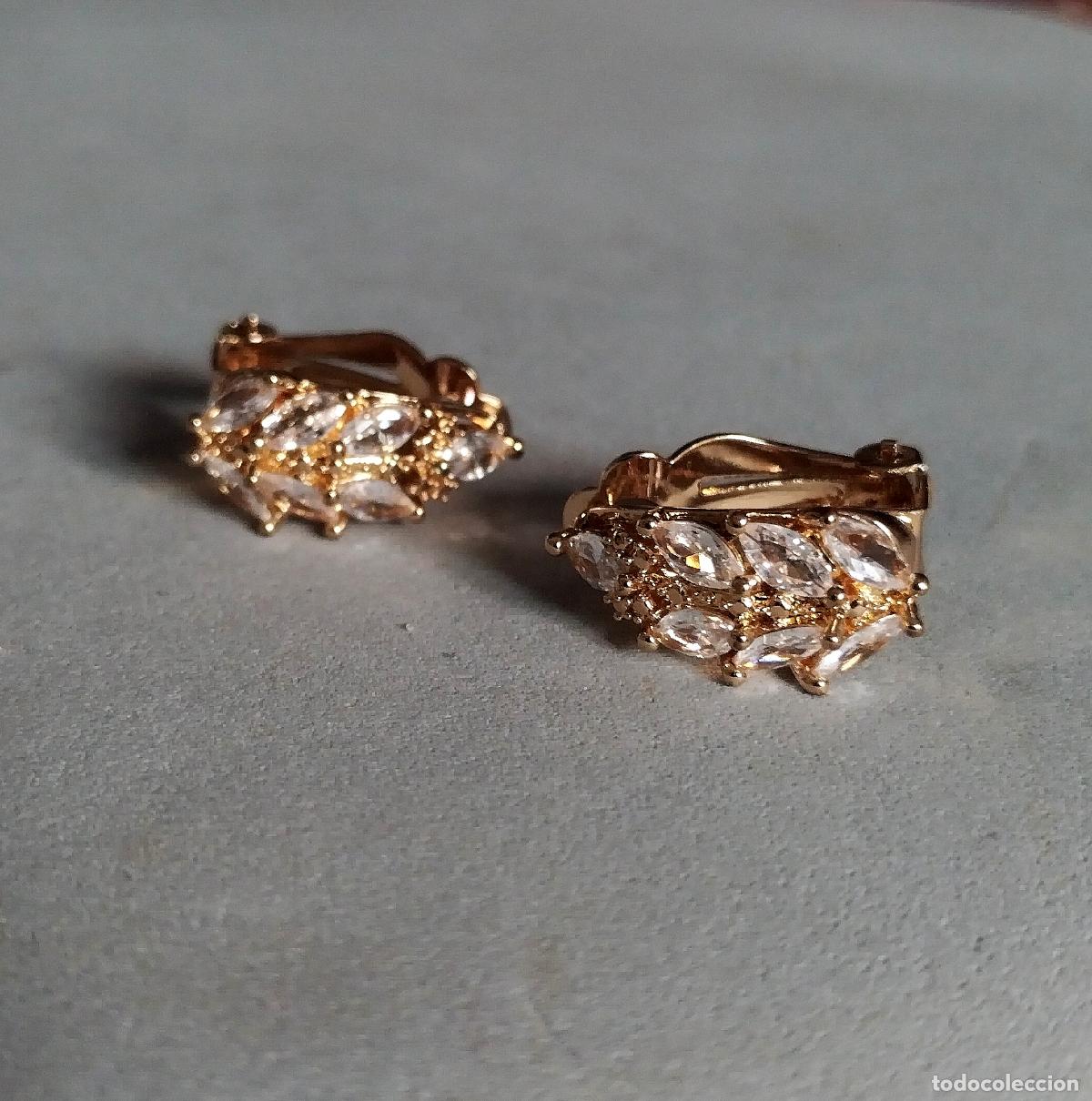 Joyeria: Pendientes dorados con cristalitos. - Foto 3