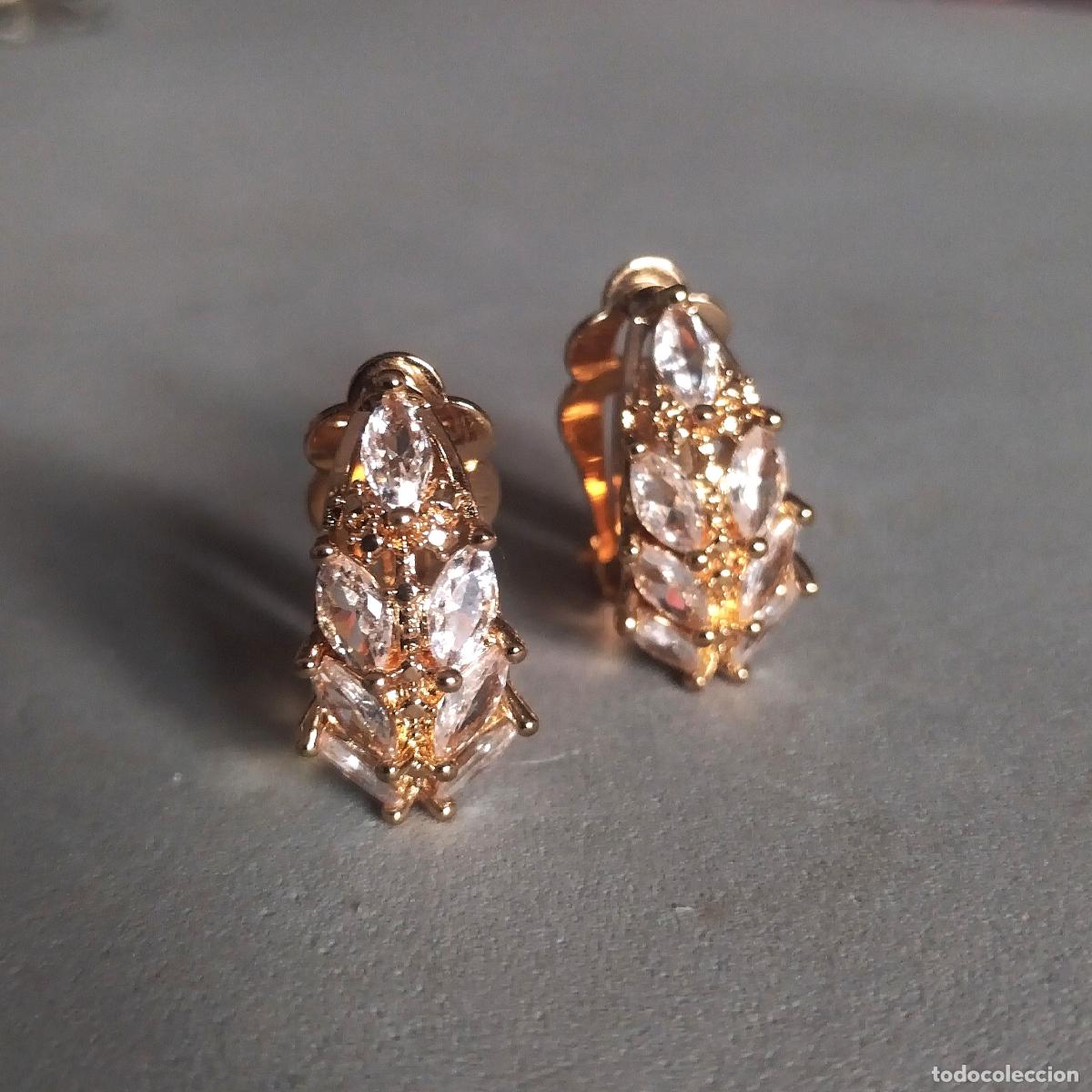 Joyeria: Pendientes dorados con cristalitos. - Foto 4