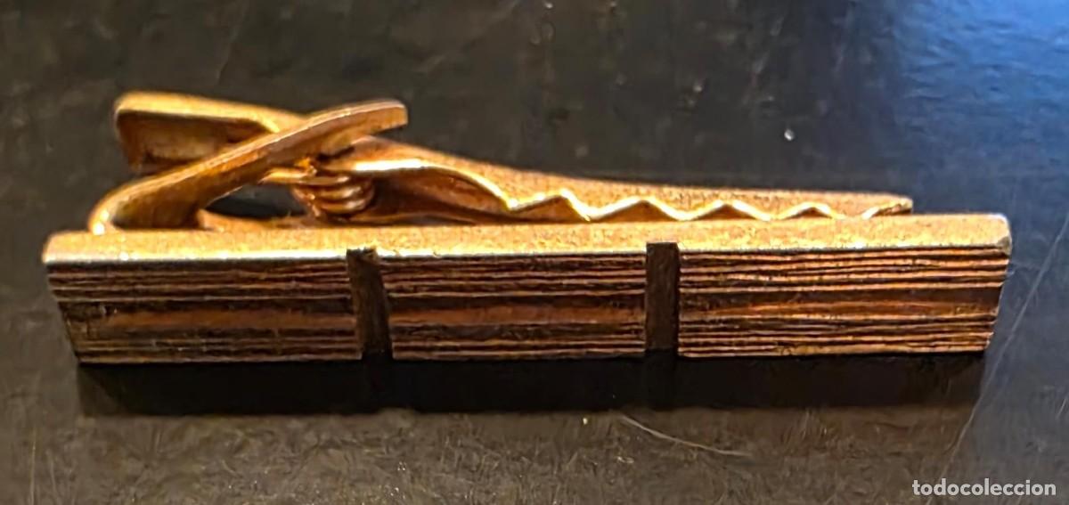 Joyeria: Pisacorbatas vintage en metal dorado texturizado &ndash; clip de corbata geom&eacute;trico &ndash; 4 cm