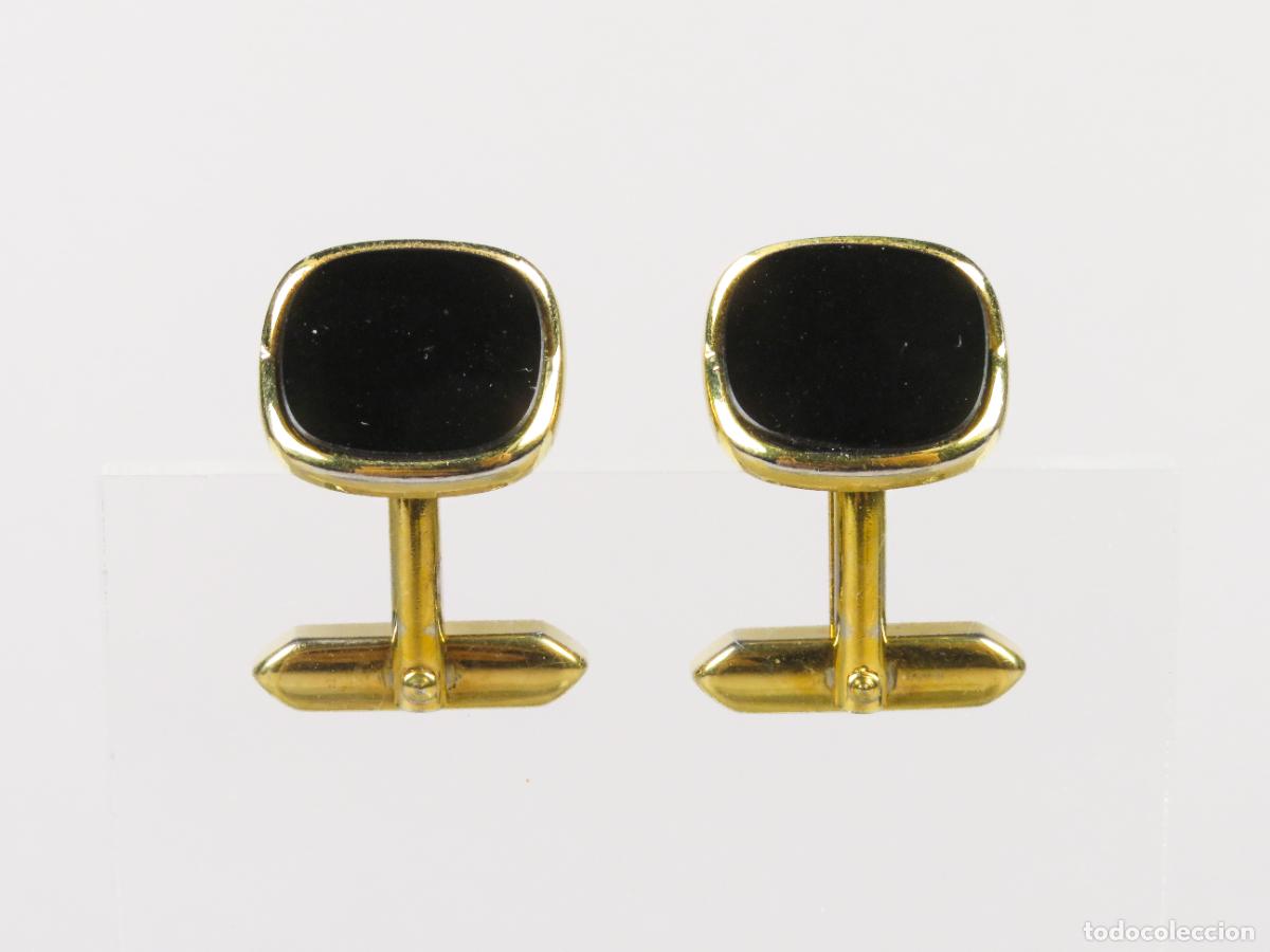 Joyeria: Gemelos esmalte negro y metal dorado segunda mitad S XX