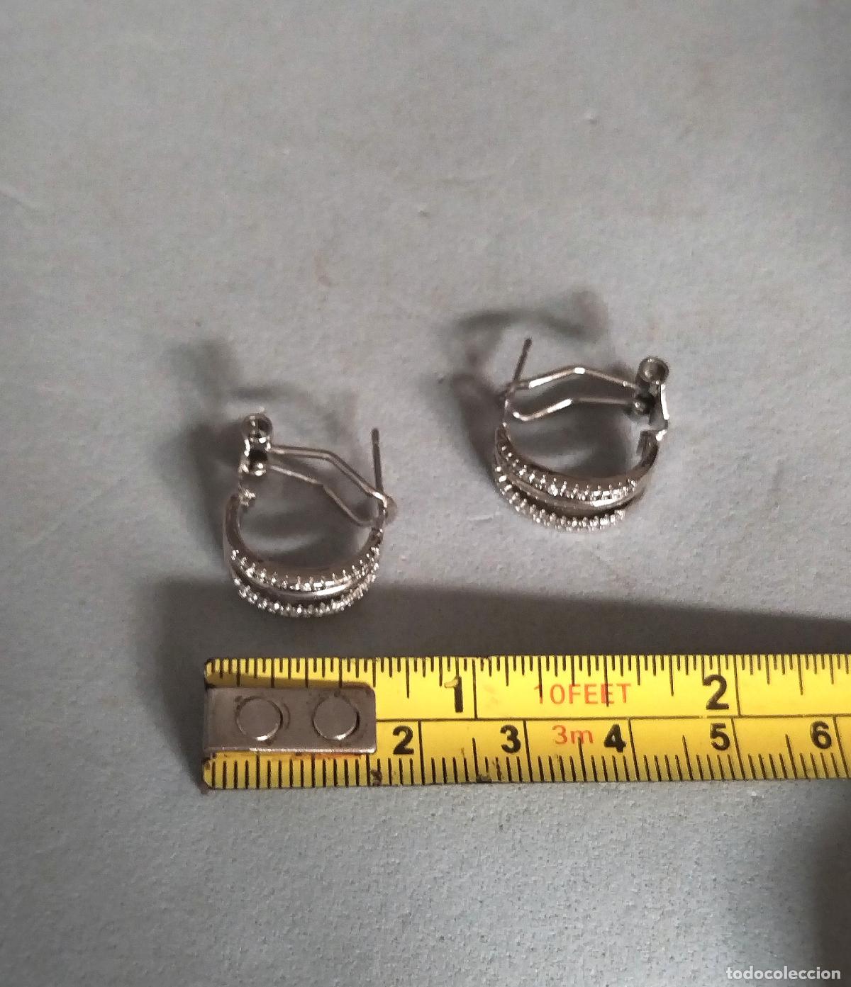 Joyeria: Pendientes plateados, con cristalitos cierre de omega. - Foto 2