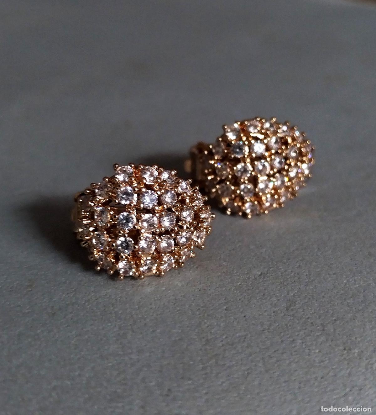Joyeria: Pendientes dorados con brillantitos, cierre de clip. - Foto 4