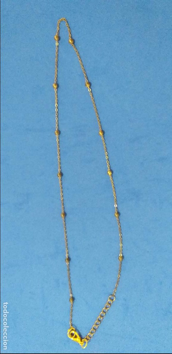 Joyeria: Cadena dorada. Peque&ntilde;as bolitas que se integran a la cadena. Largo 50 cm
