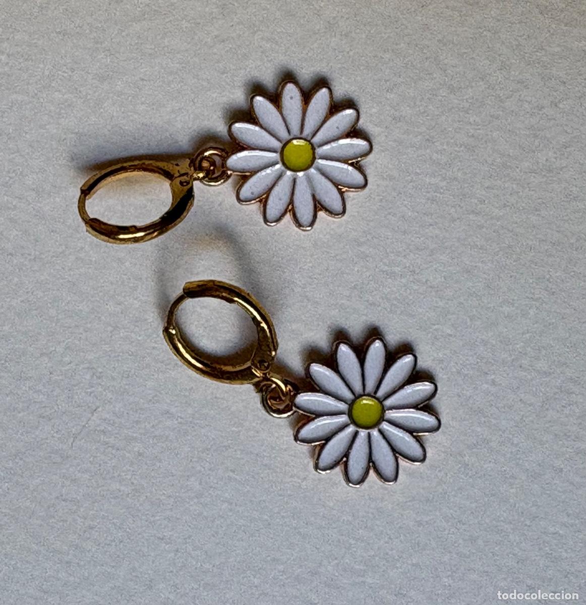 Joyeria: Pendientes dorados de margarita