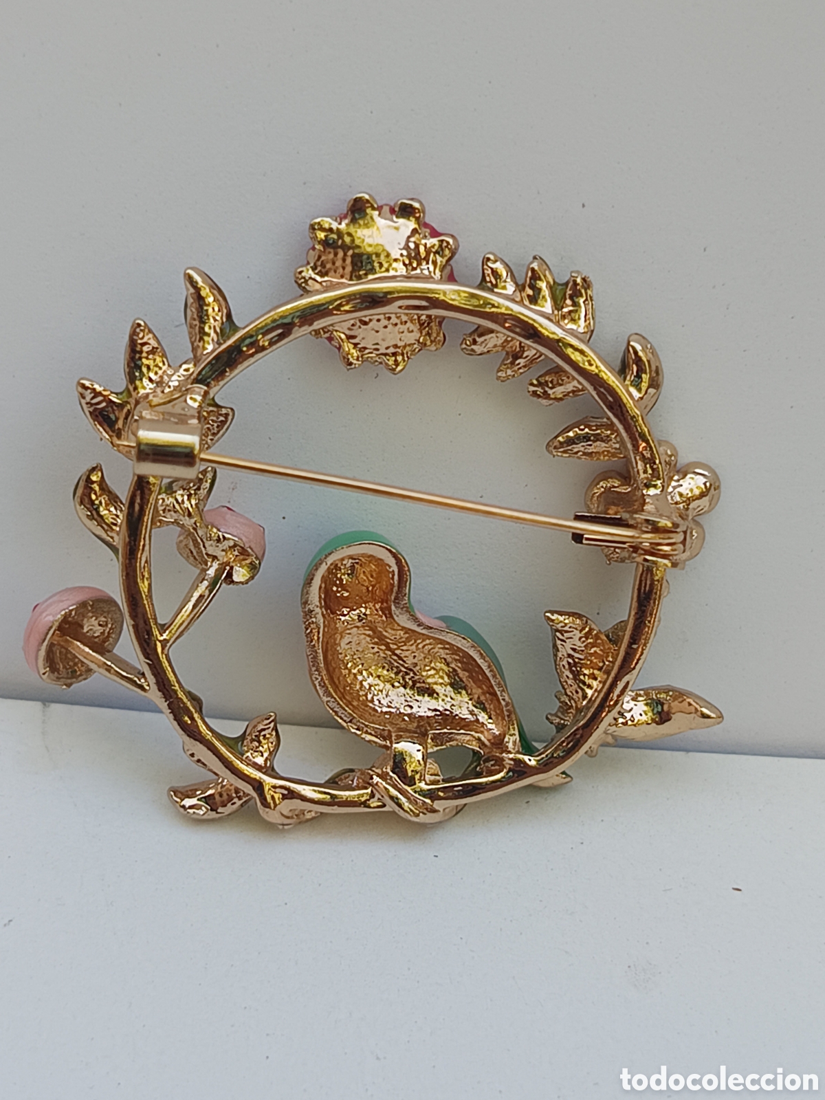 Joyeria: Broche p&aacute;jaro posado en guirnalda de flores y hojas - Foto 3