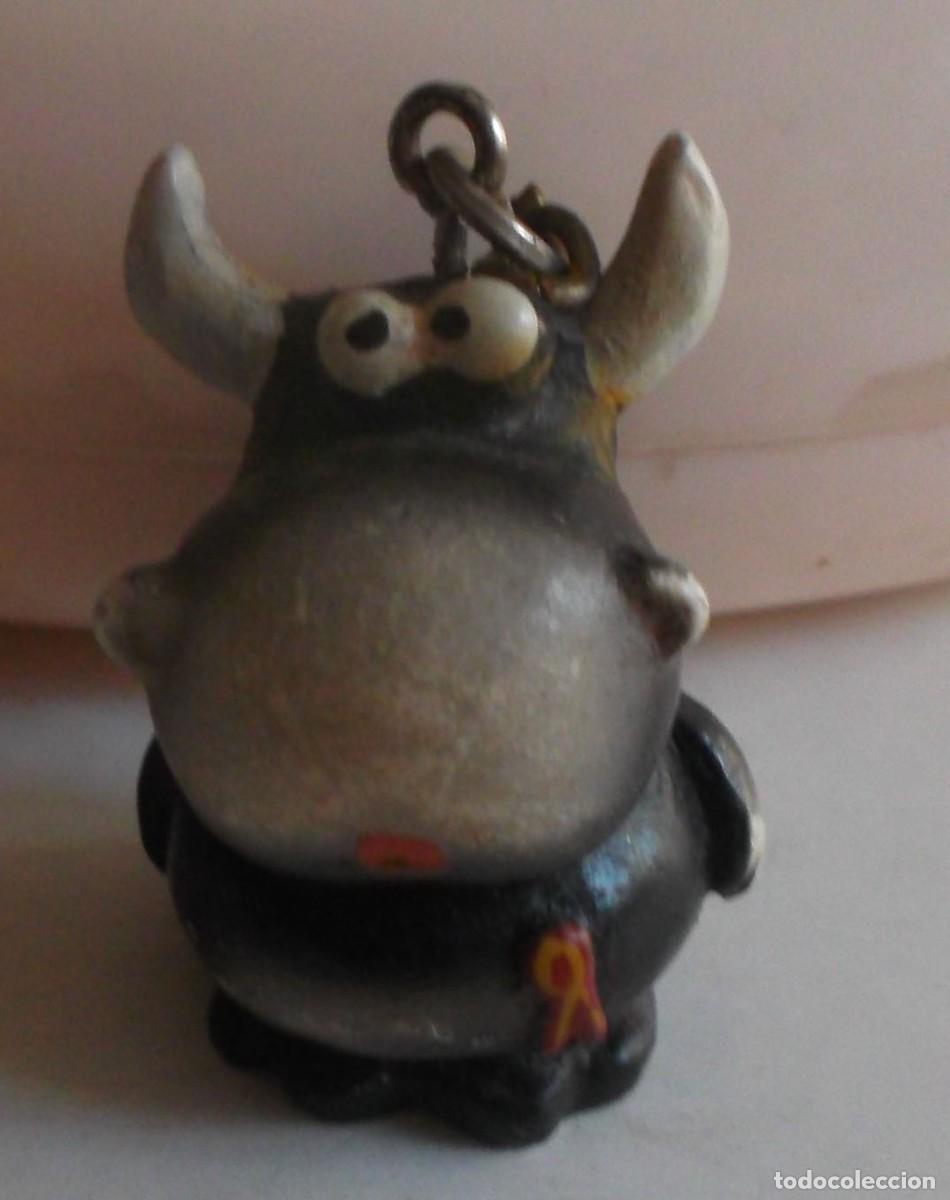 Joyeria: colgante con forma de toro mide unos dos cm
