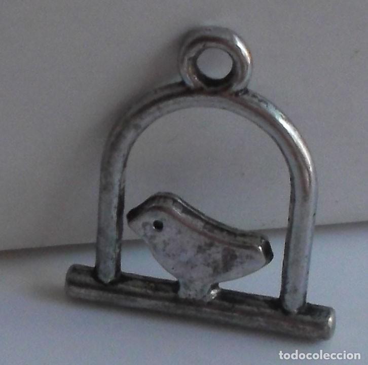 Joyeria: colgante peque&ntilde;o con un pajarito