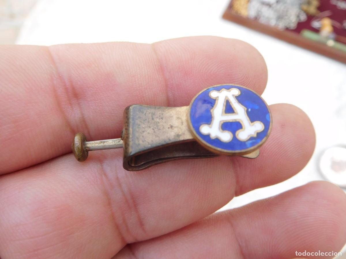 Joyeria: Pisacorbatas o similar de metal y esmalte A
