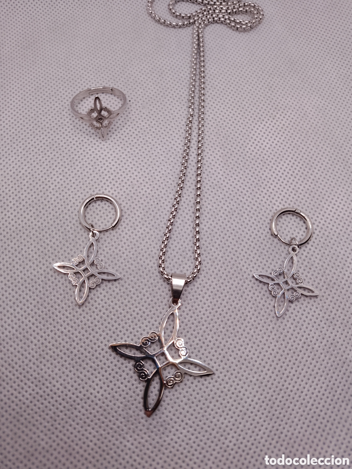 Joyeria: Conjunto de joyer&iacute;a con dise&ntilde;o de nudo de bruja - colgante - anillo - pendientes - acero