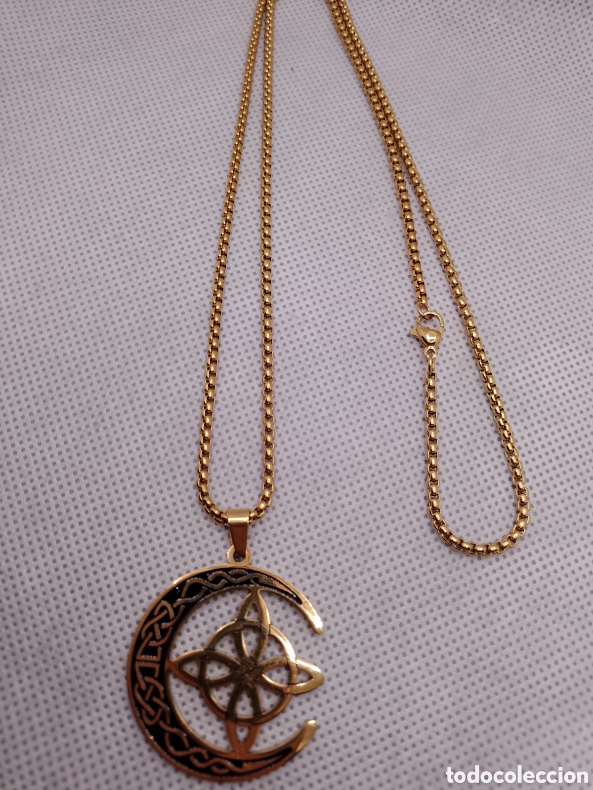 Joyeria: Colgante luna celta dorado