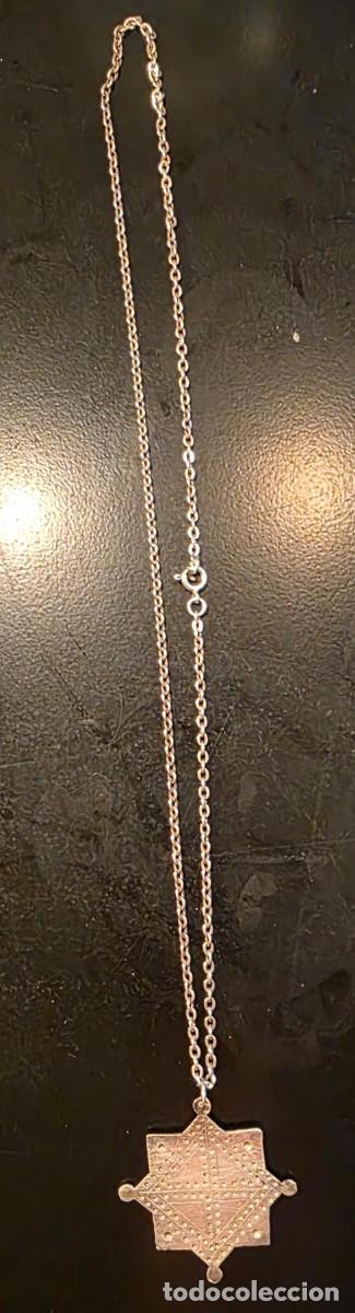 Joyeria: Collar &eacute;tnico Tuareg/Bereber con gran amuleto geom&eacute;trico artesanal &ndash; 34 cm