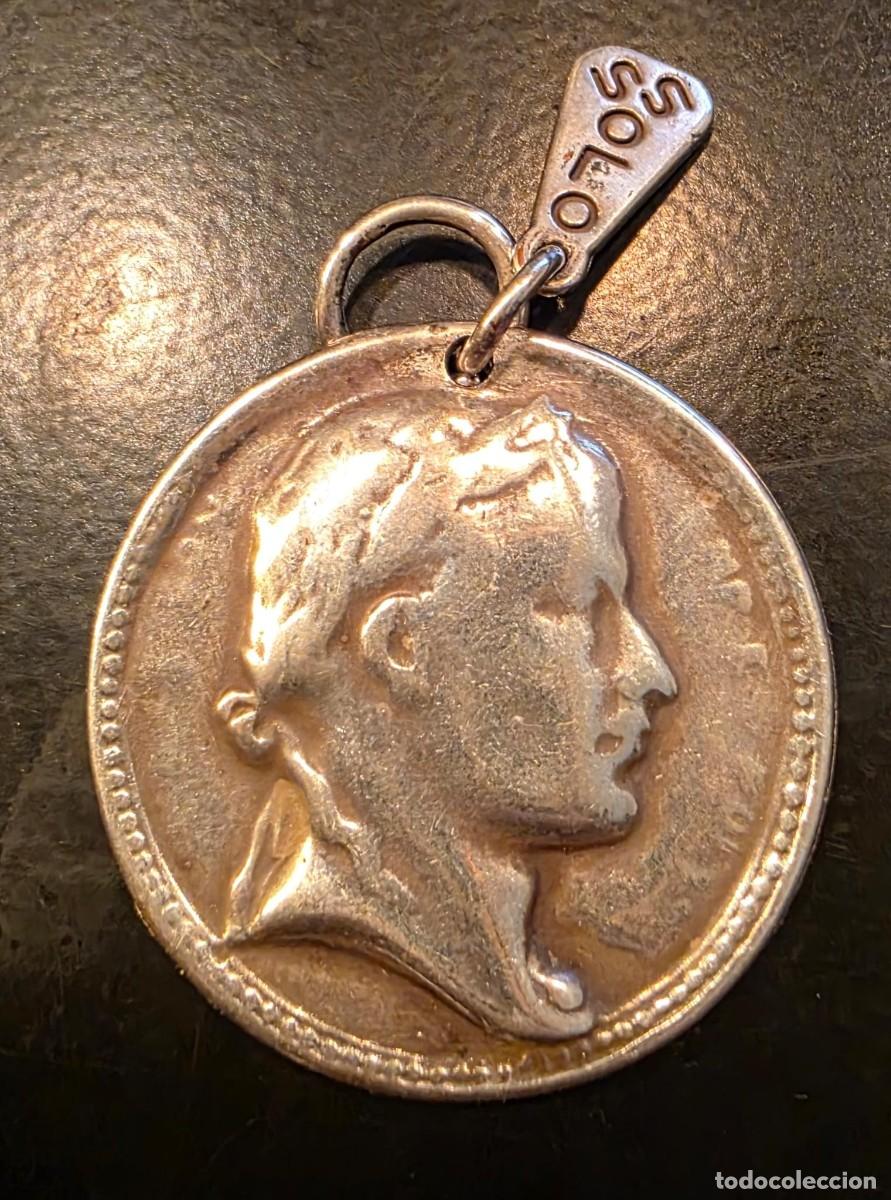 Joyeria: Medall&oacute;n vintage SOLEO con retrato femenino cl&aacute;sico en relieve &ndash; metal plateado &ndash; 4 cm