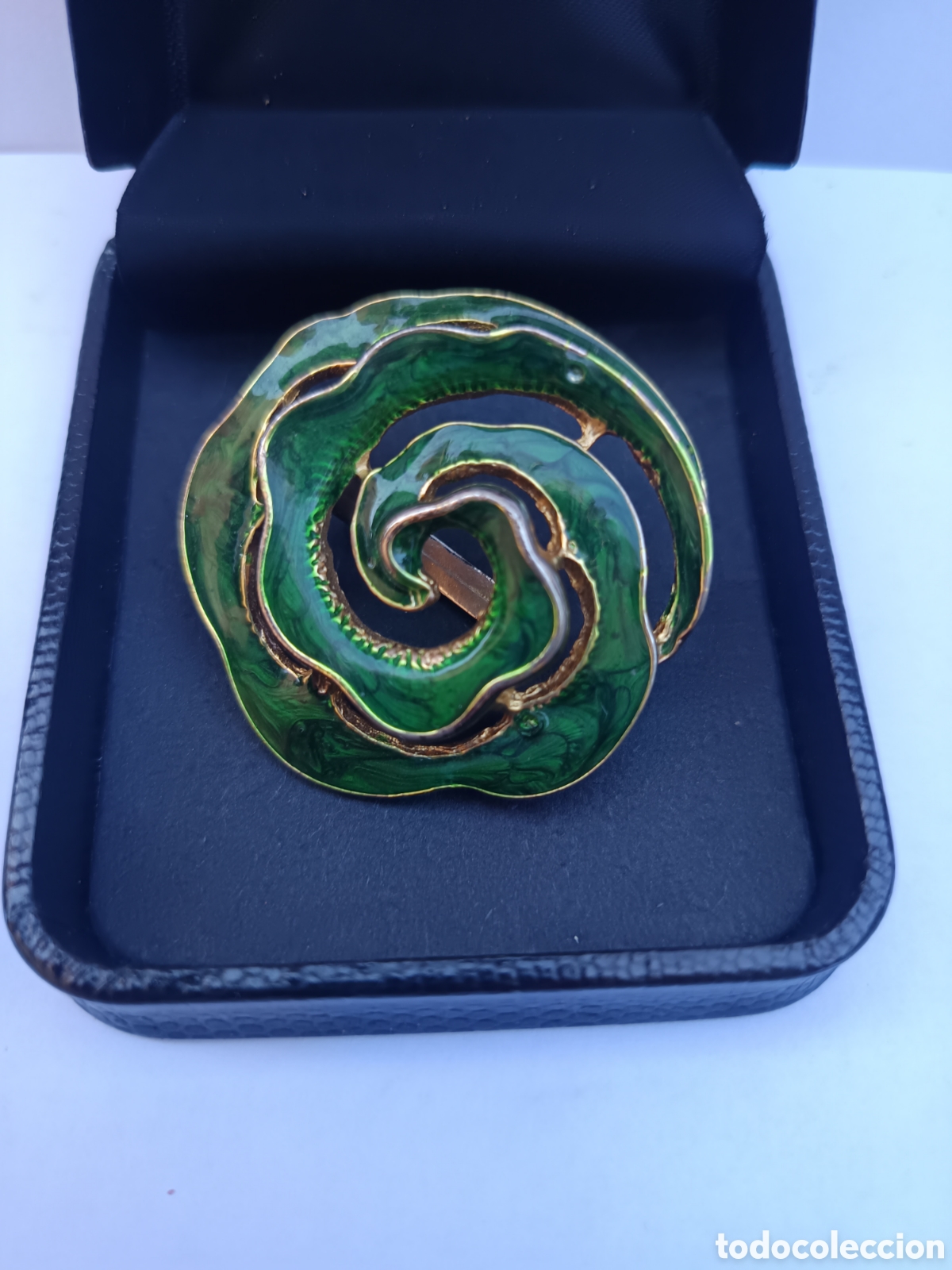 Joyeria: Broche pa&ntilde;uelo flor esmaltada en verde