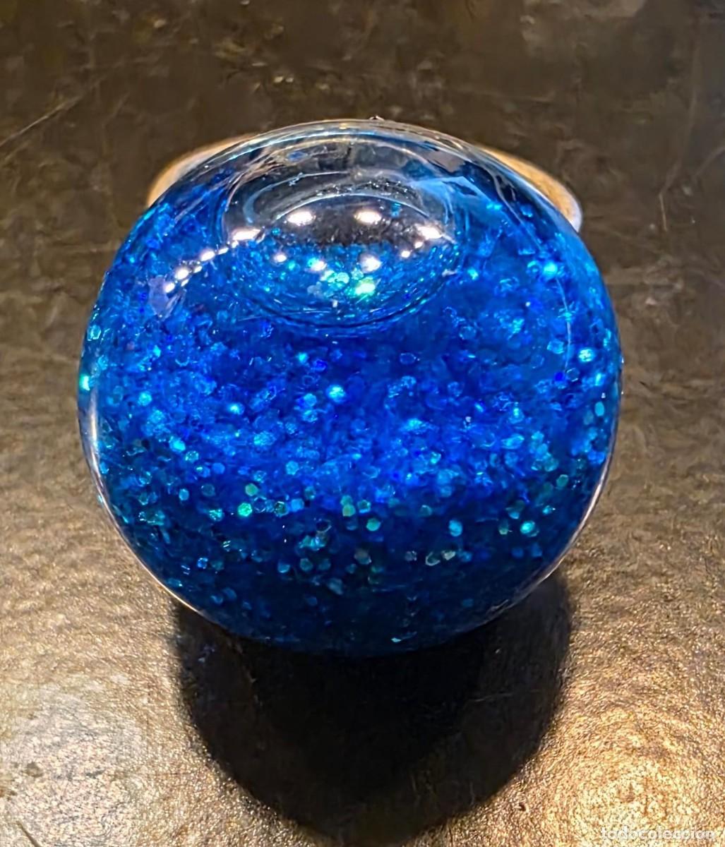 Joyeria: Anillo ajustable vintage maxi con esfera azul el&eacute;ctrico de resina y purpurina &ndash; Estilo retro