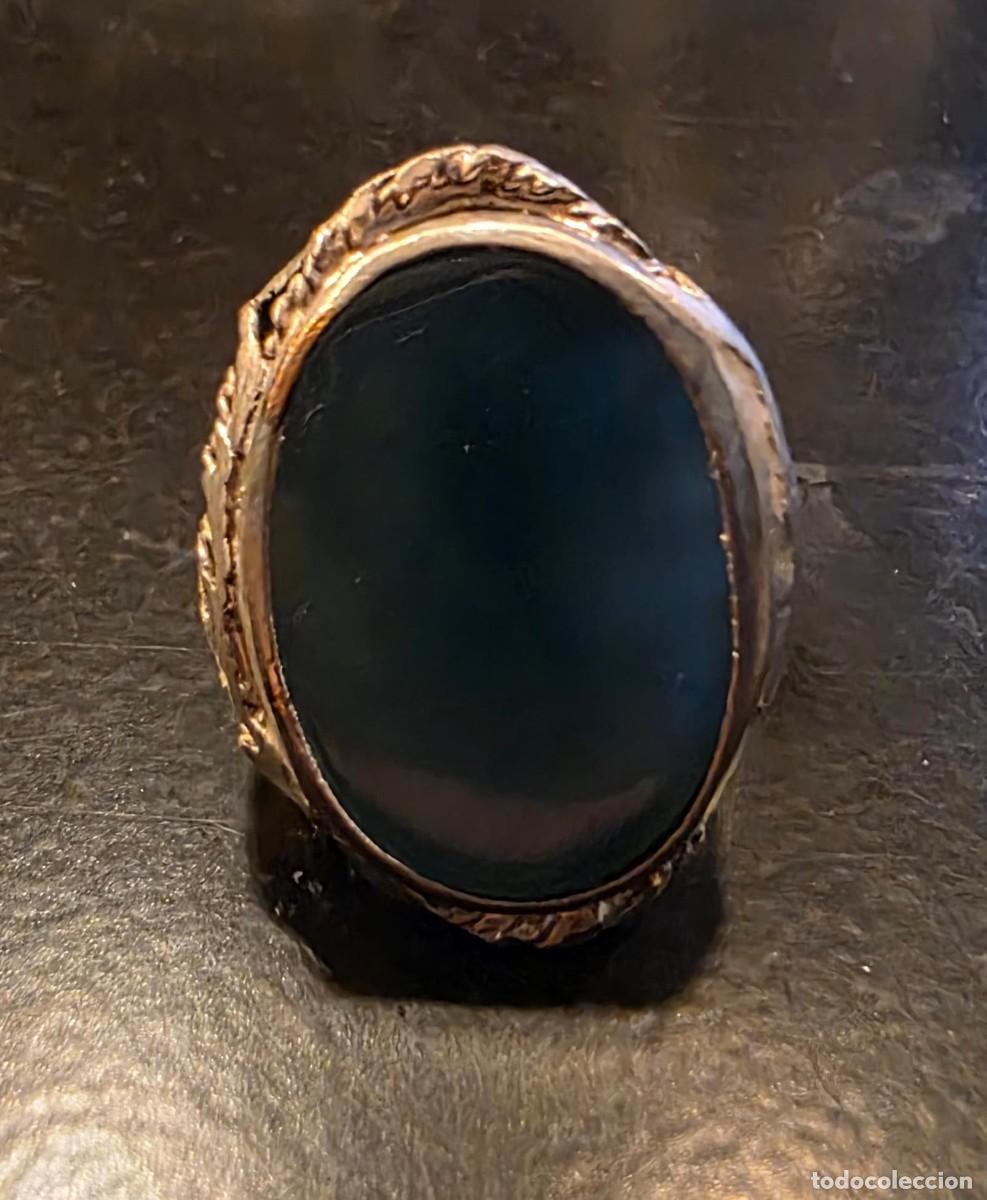 Joyeria: Anillo ajustable maxi de metal plateado envejecido con piedra verde oscuro &ndash; Dise&ntilde;o artesanal