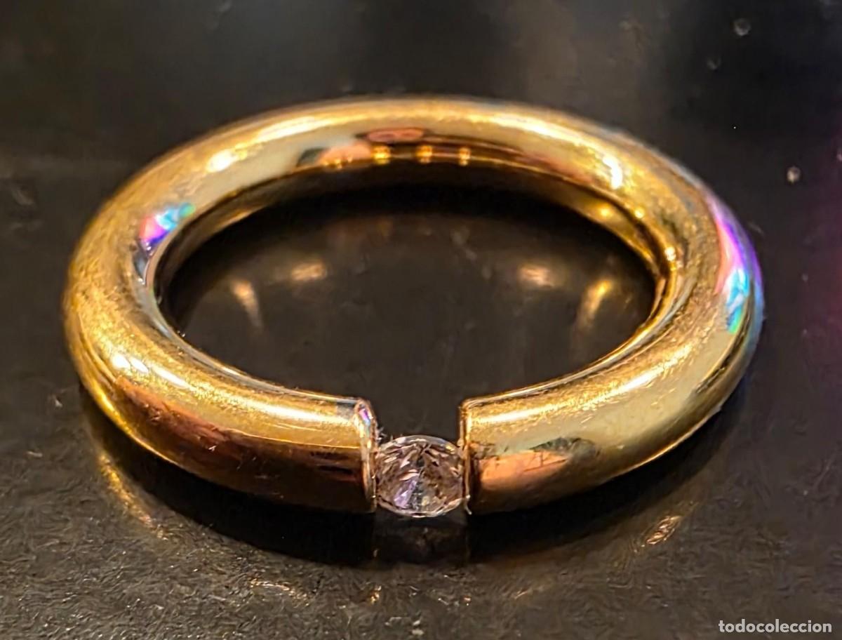 Joyeria: Anillo dorado con circonita central &ndash; 2 cm