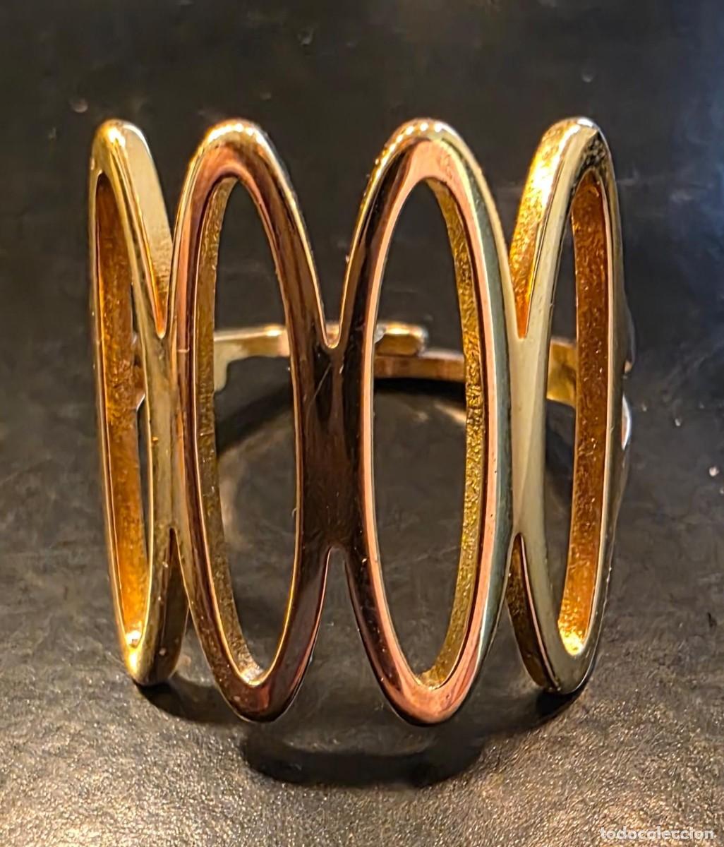 Joyeria: Anillo dorado ajustable de dise&ntilde;o geom&eacute;trico con &oacute;valos calados