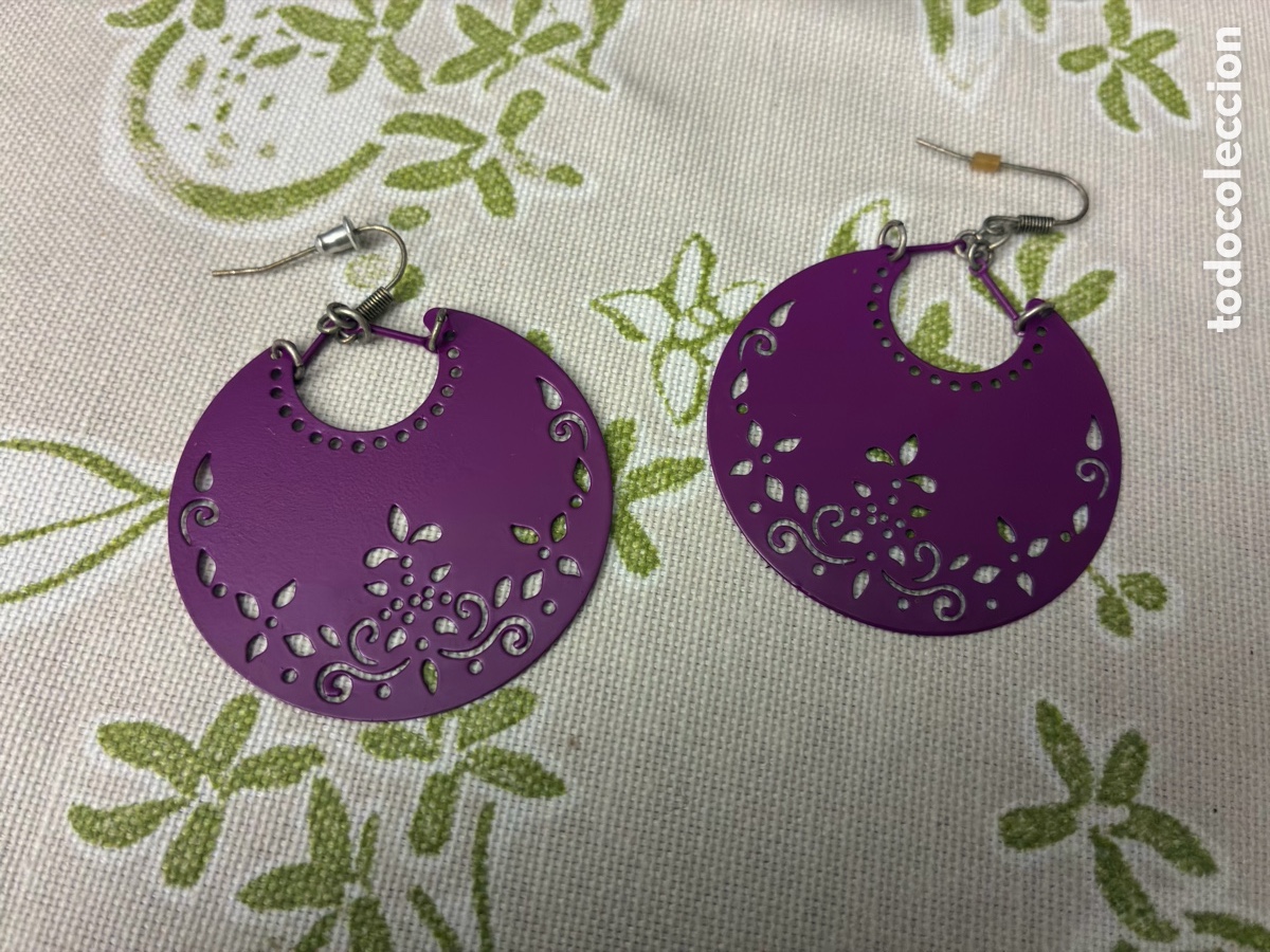 Joaillerie: Pendientes Grandes de Disco Calado Floral en Metal Violeta / Morado - Estilo Flamenca