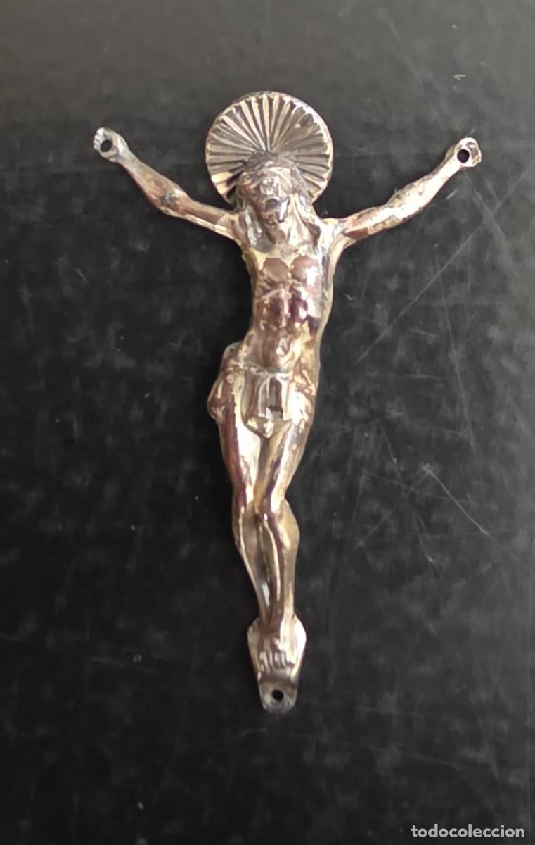 Joyeria: Peque&ntilde;o Cristo crucificado vintage con aureola radiante en metal plateado
