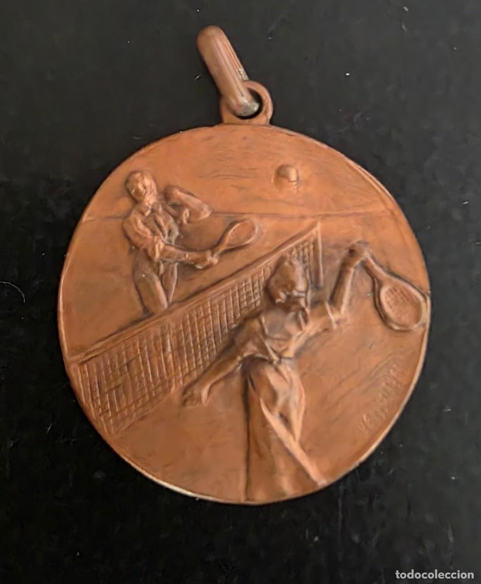 Joyeria: Medalla vintage de cobre con jugadores de tenis en relieve &ndash; Colgante deportivo de 3,5 cm