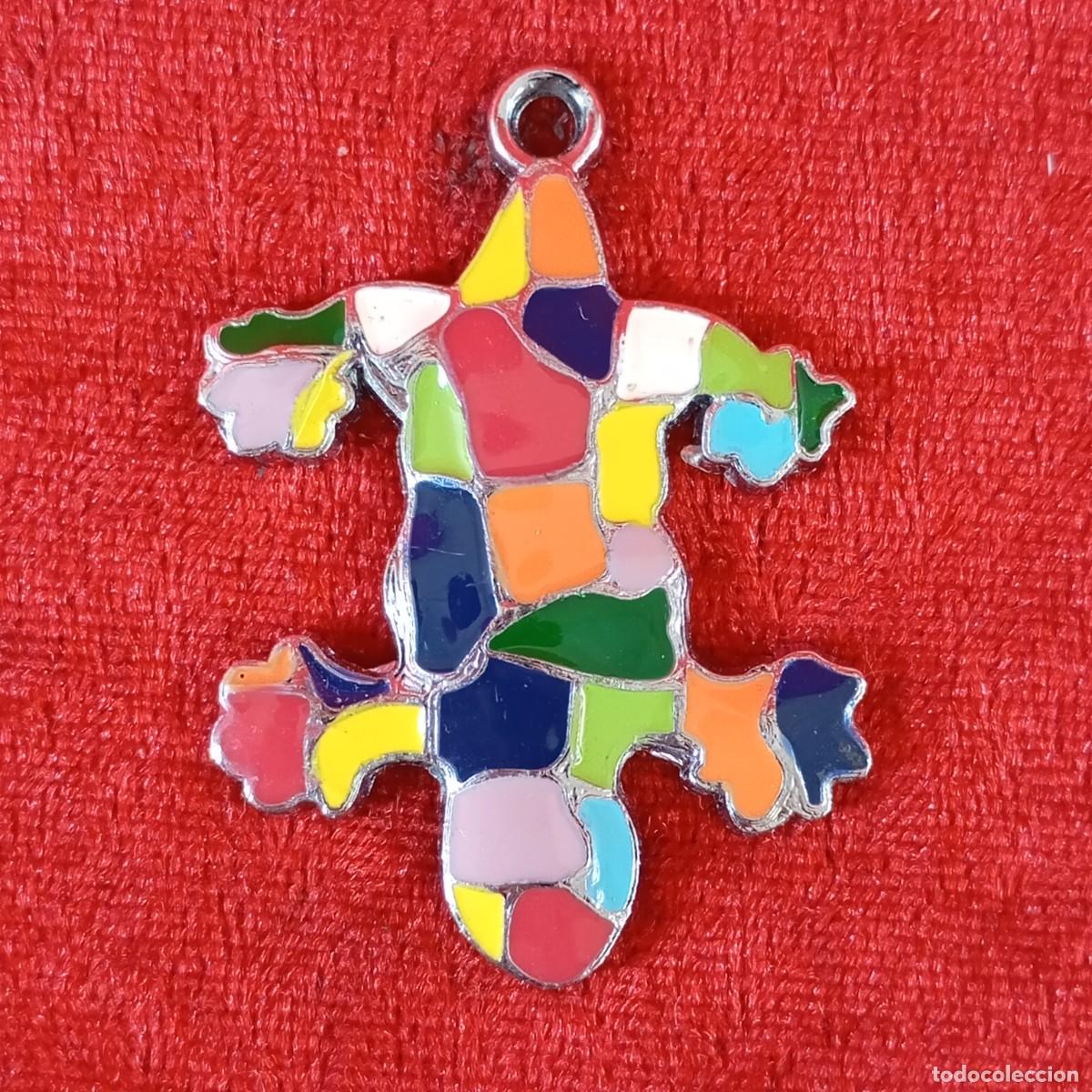 Joyeria: HERMOSO COLGANTE EN FORMA DE LAGARTO DE MOSAICO - INSPIRADO EN EL DRAG&Oacute;N DEL PARK G&Uuml;ELL - 5 CM
