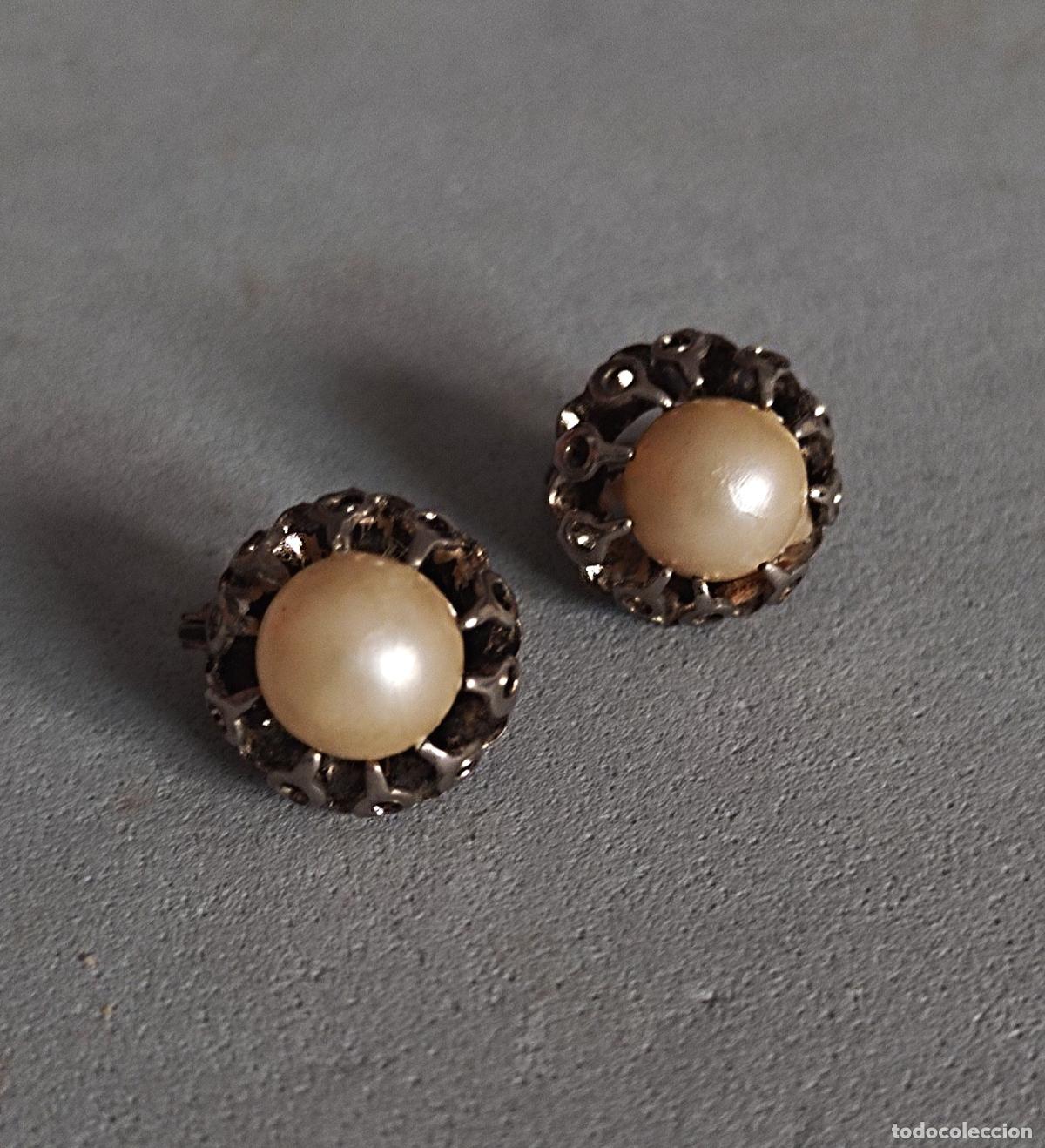 Joyeria: Antiguos pendientes de bisuter&iacute;a.