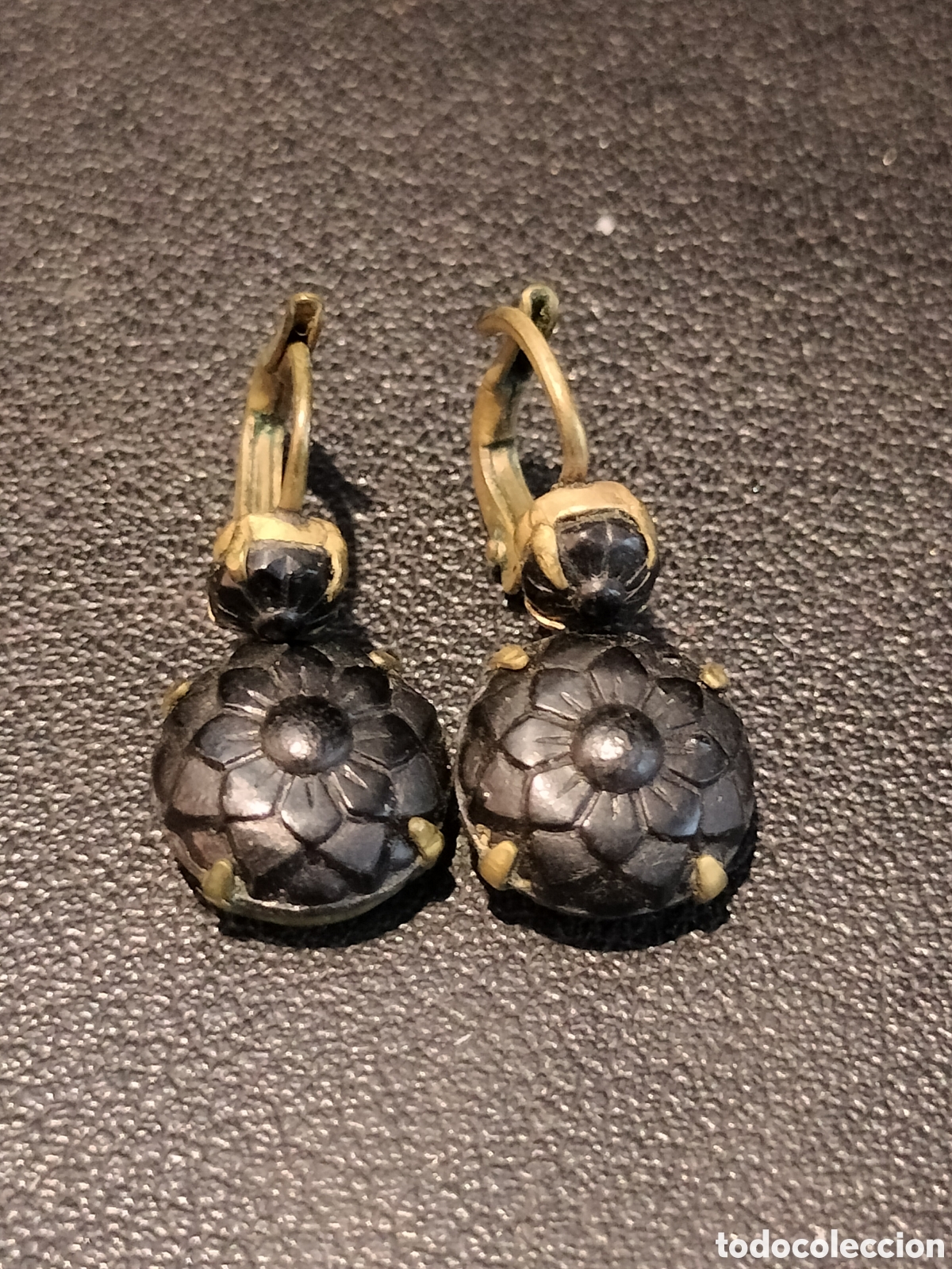 Joyeria: Pendientes de luto o de viuda.