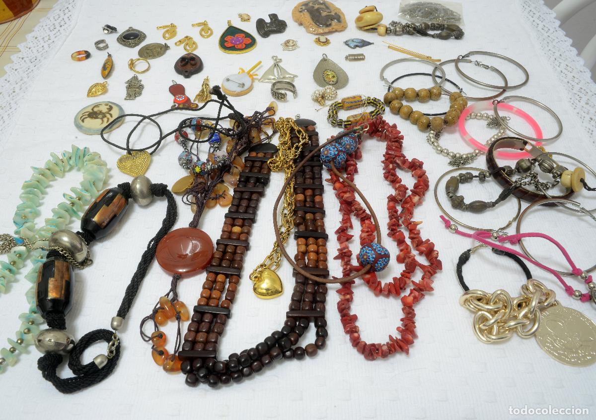 Joyeria: GRAN LOTE DE BISUTER&Iacute;A VINTAGE: COLLARES, PULSERAS, COLGANTES, ETC