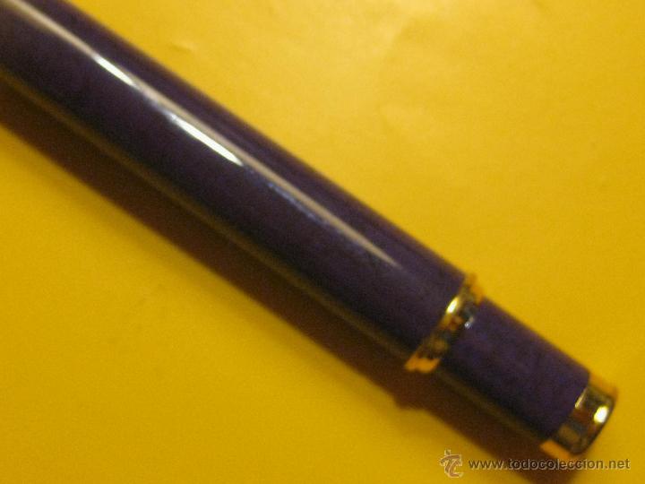 Bol&iacute;grafos antiguos: PLUMA ESTILOGRAFICA MORADA Y DORADA - Foto 2