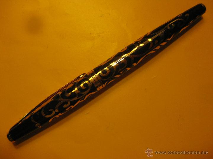 Stylos-bille anciens: PLUMA ESTILOGRAFICA NEGRA Y ADORNOS EN DORADO