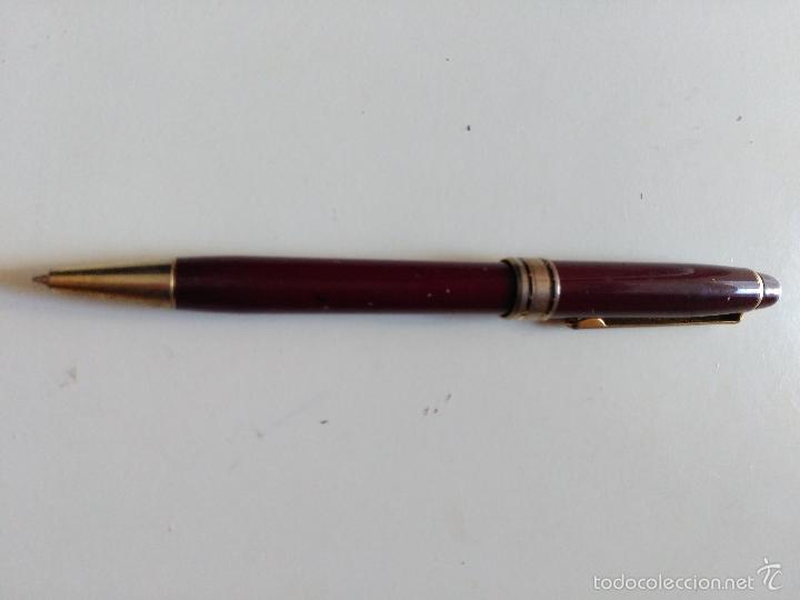 Stylos-bille anciens: bonito boligrafo granate y dorado sin marca aparente.