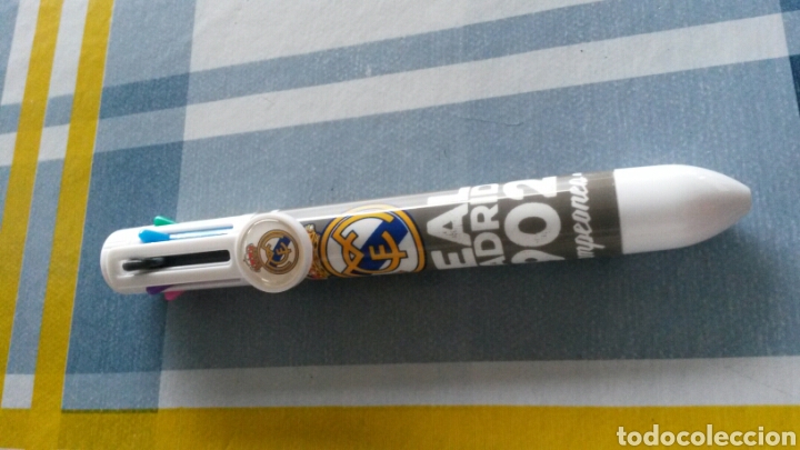 Stylos-bille anciens: BOLIGRAFO MULTICOLOR MUCHOS OCHO COLORES REAL MADRID FUTBOL