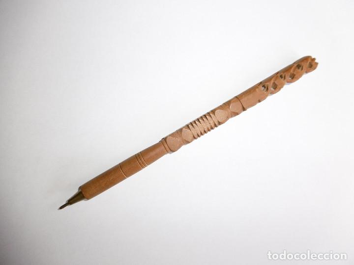 Bol&iacute;grafos antiguos: Bol&iacute;grafo de madera tallada con elefantes