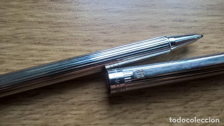 Bol&iacute;grafos antiguos: Bol&iacute;grafo Givenchy plata - Foto 2