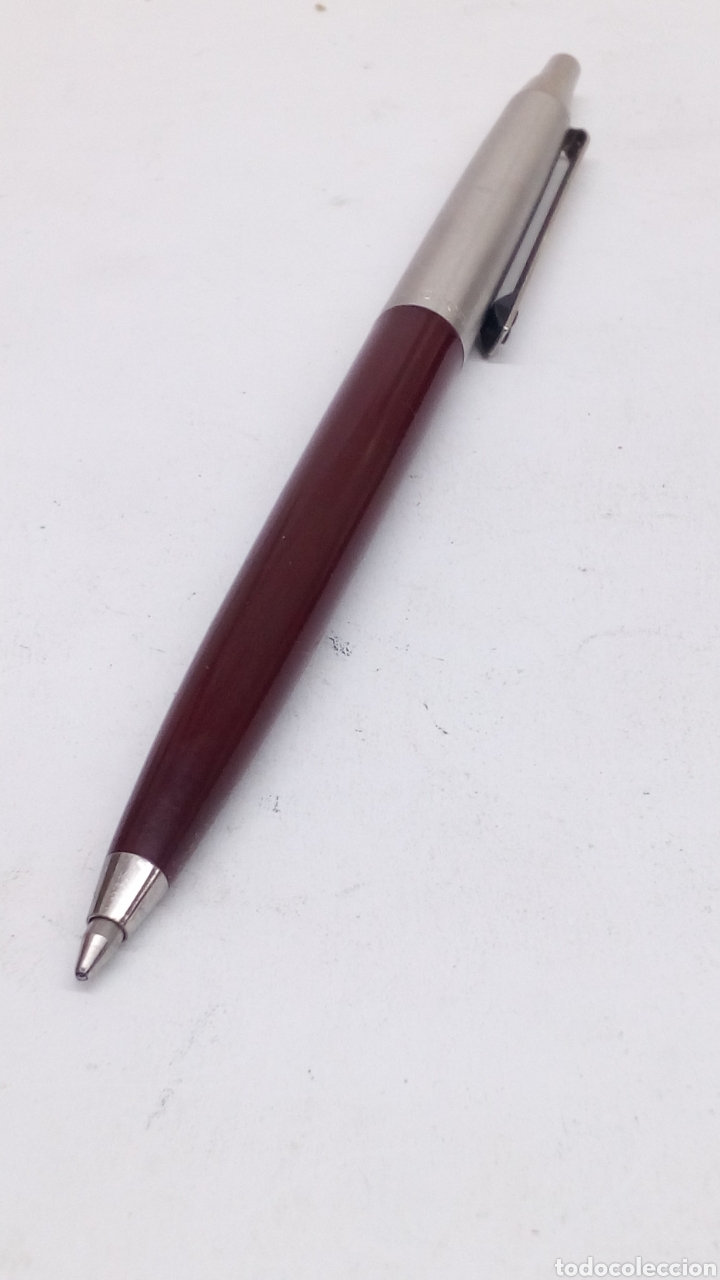 Bolígrafo Inoxcrom B-55 Phantom - Color Rojo Claro, Con Clip, Presentado En Caja Transparente