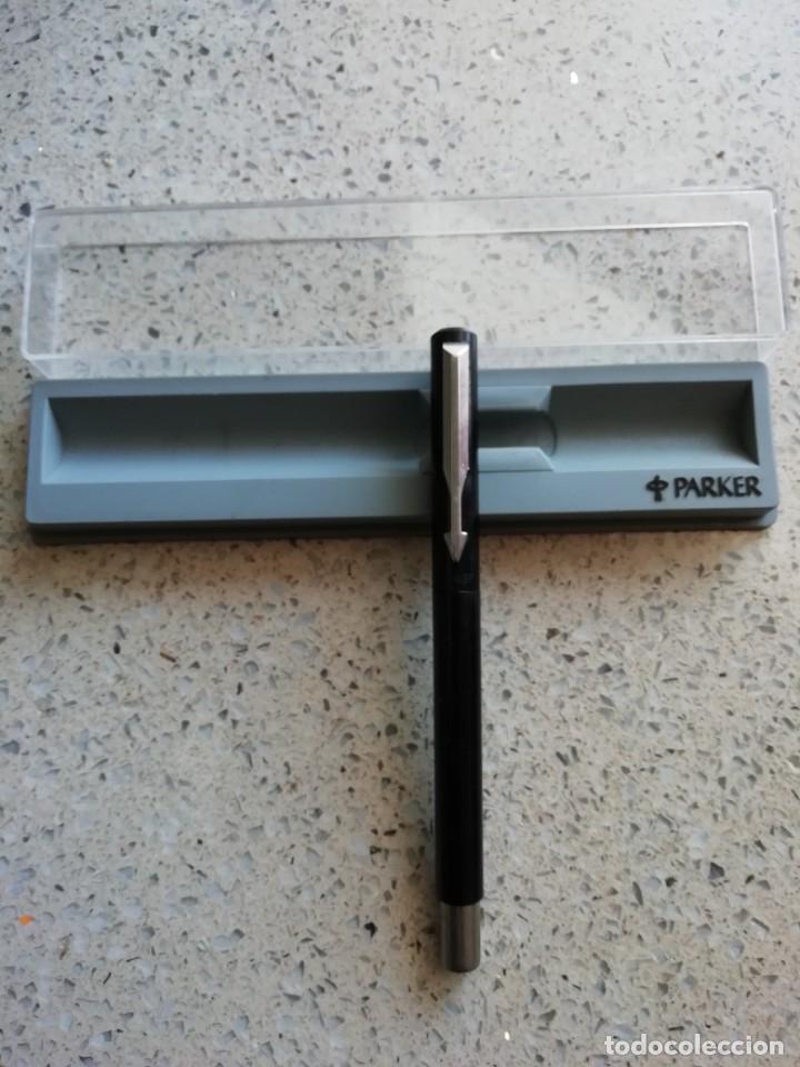 Bol&iacute;grafos antiguos: Parker roller negro con caja original - Foto 2