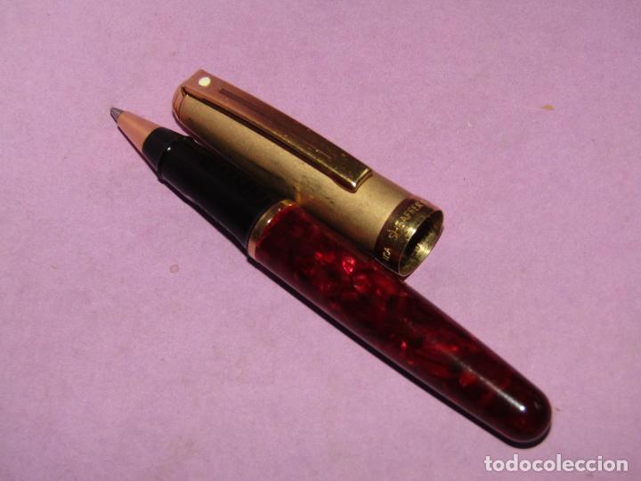 Bolígrafos antiguos: Antiguo Bolígrafo con Cuerpo Marmolado Rojo y Capucha Dorada de SHEAFFER USA - Foto 2 - 271955153